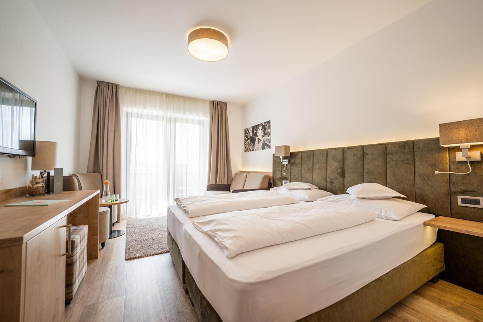 Hotel Brunnhofer Dorf Tirol Exterior foto